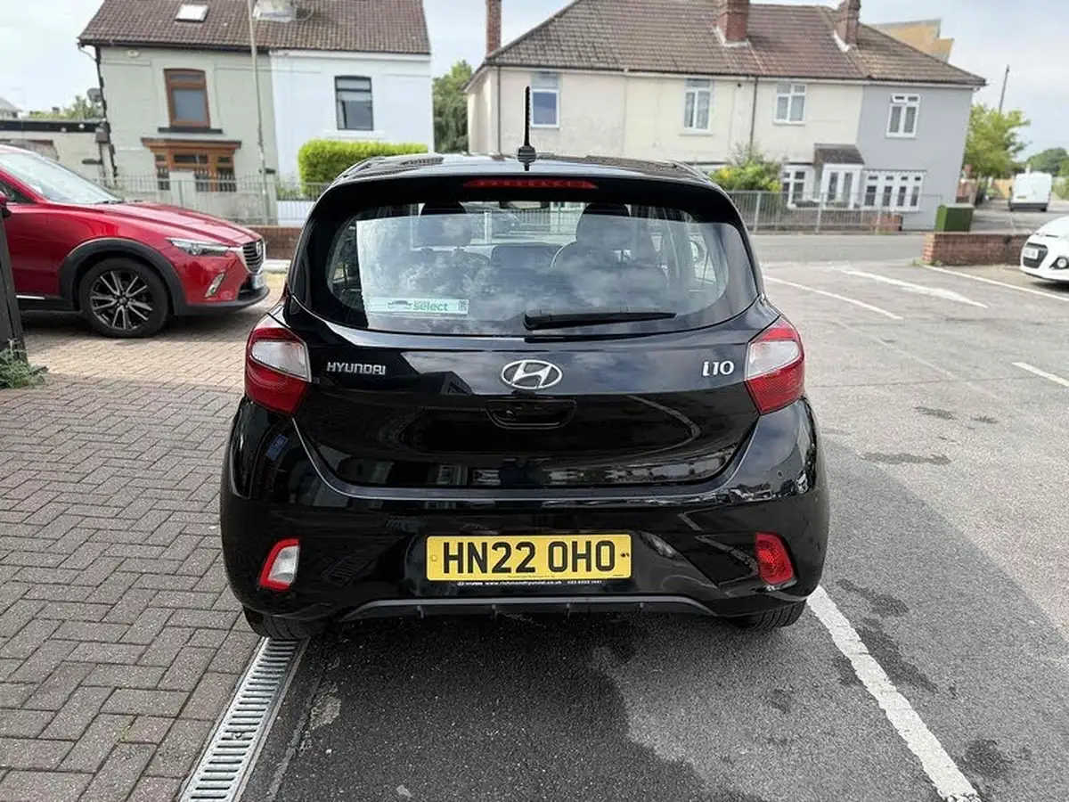 2022-hyundai-i10-10-se-connect-big-5