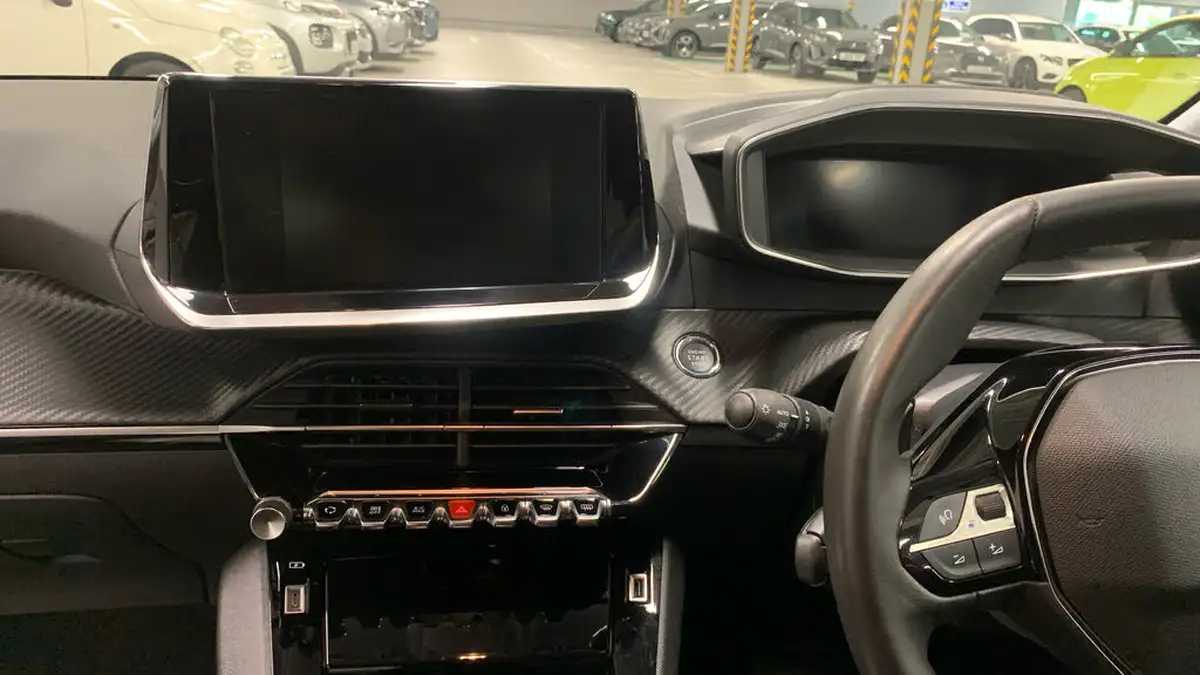 2022-peugeot-208-12-puretech-allure-premium-100bhp-eat8-big-9