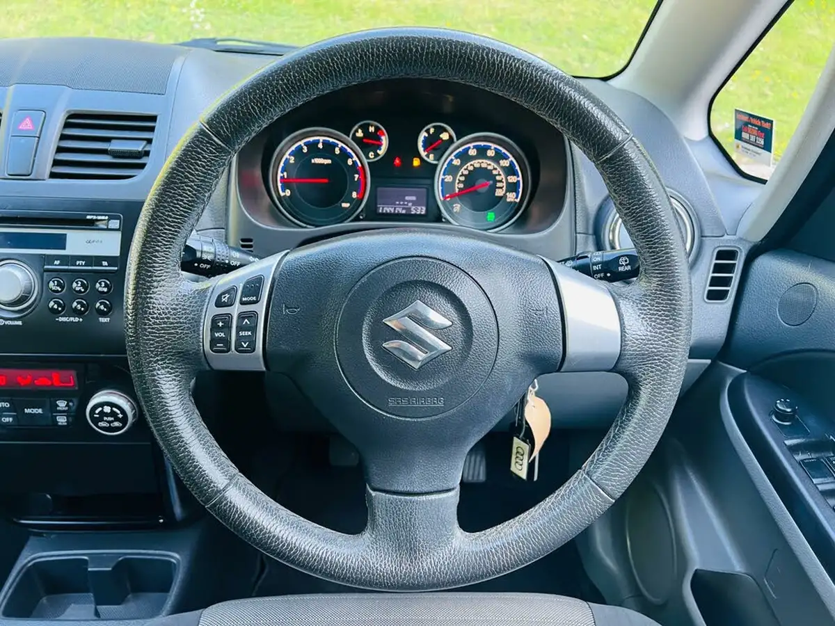 2011-suzuki-sx4-16-sz5-big-57
