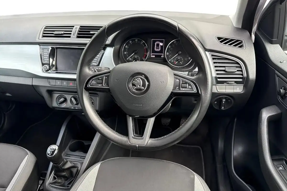2018-skoda-fabia-10-tsi-se-95ps-ss-hatchback-big-17