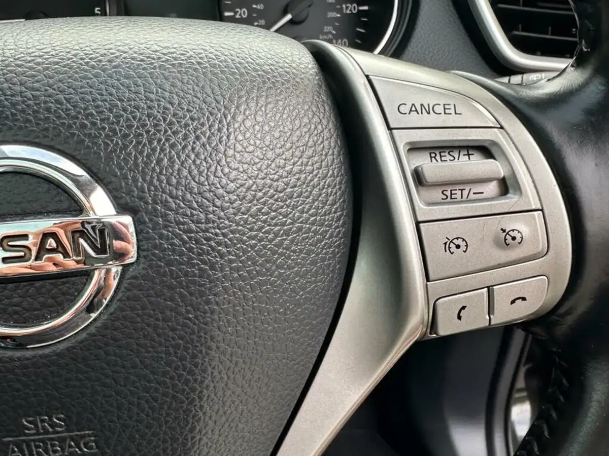 2014-nissan-qashqai-15dci-acenta-premium-big-31