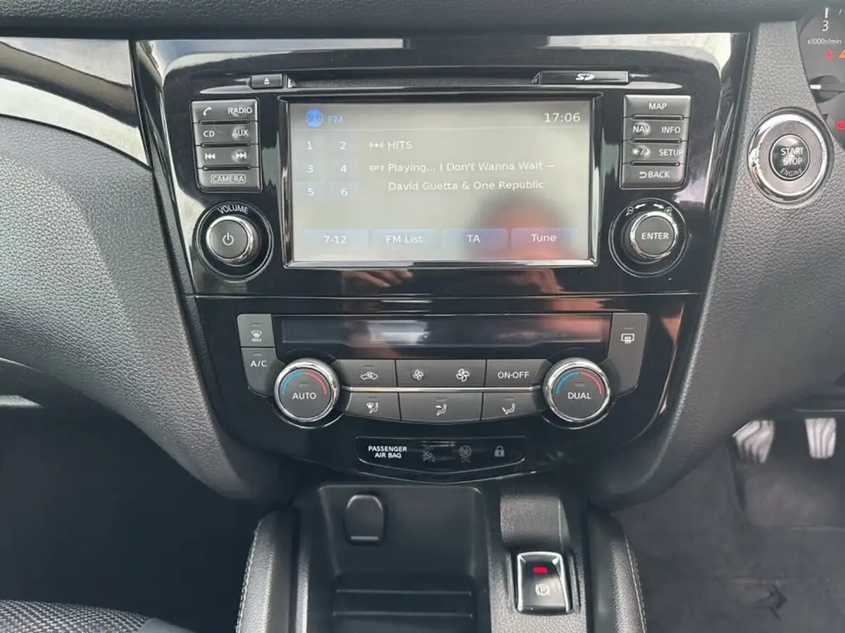 2014-nissan-qashqai-15dci-acenta-premium-big-27