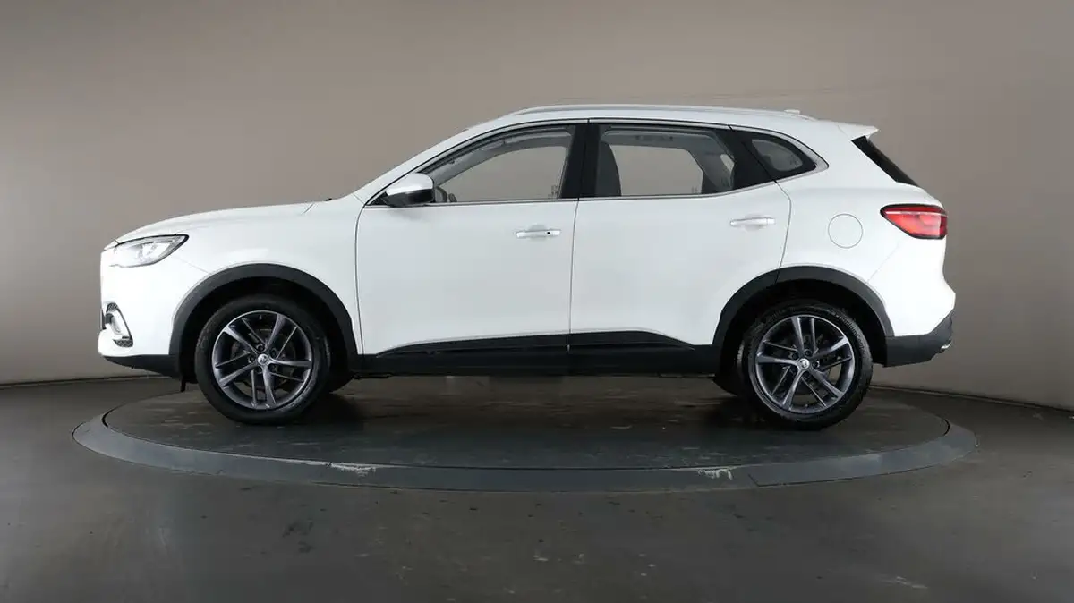 2022-mg-hs-15t-gdi-exclusive-162ps-big-36