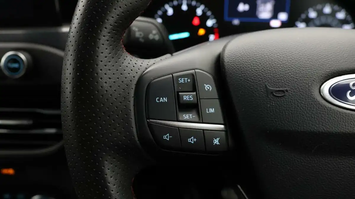 2019-ford-focus-10t-st-line-x-ss-hatchback-big-21