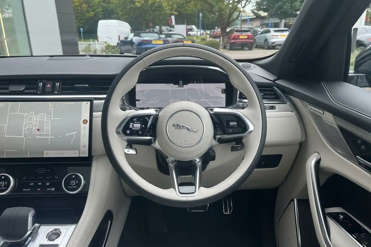 2024-jaguar-f-pace-20-d200-r-dynamic-se-black-90th-anniversary-edition-big-19