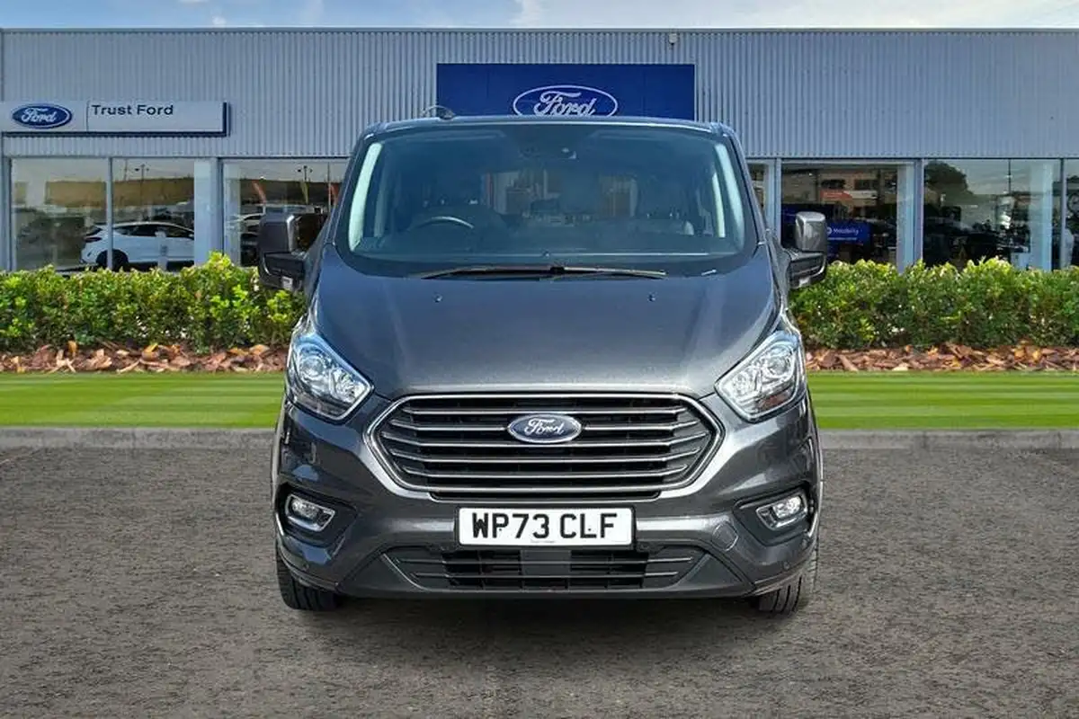 2023-ford-tourneo-custom-big-12