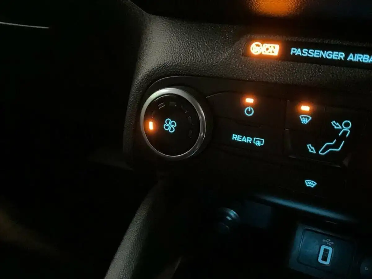 2019-ford-focus-10t-st-line-hatchback-big-39