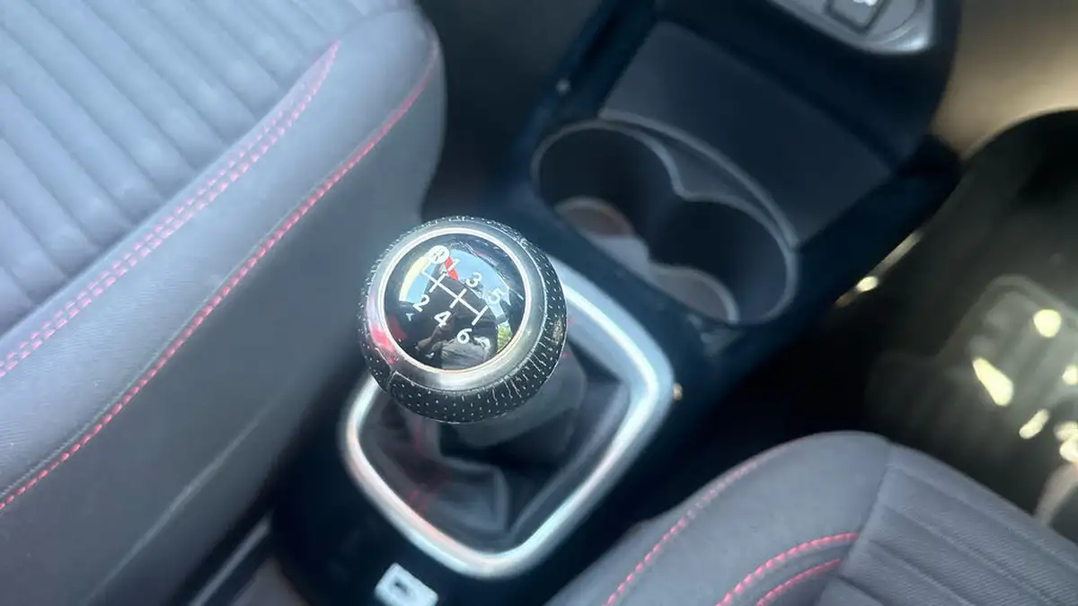 2015-toyota-yaris-133-sport-big-19