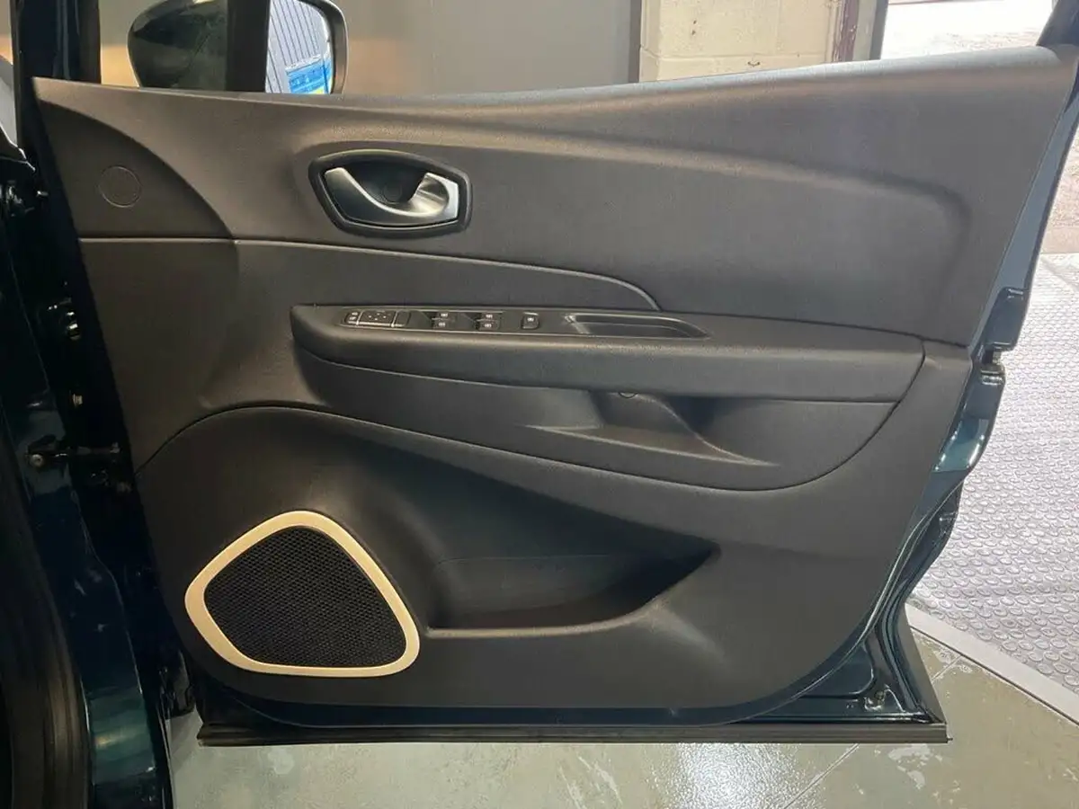 2019-renault-captur-09-tce-play-big-33