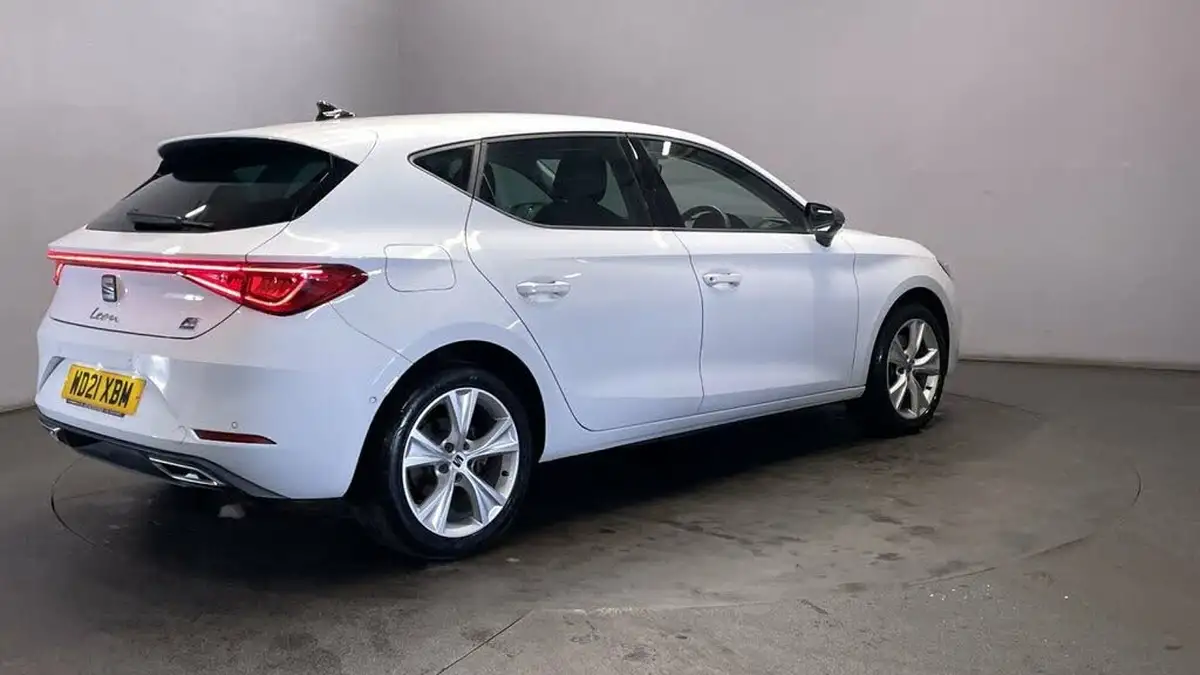 2021-seat-leon-14-e-hybrid-fr-hatchback-big-7