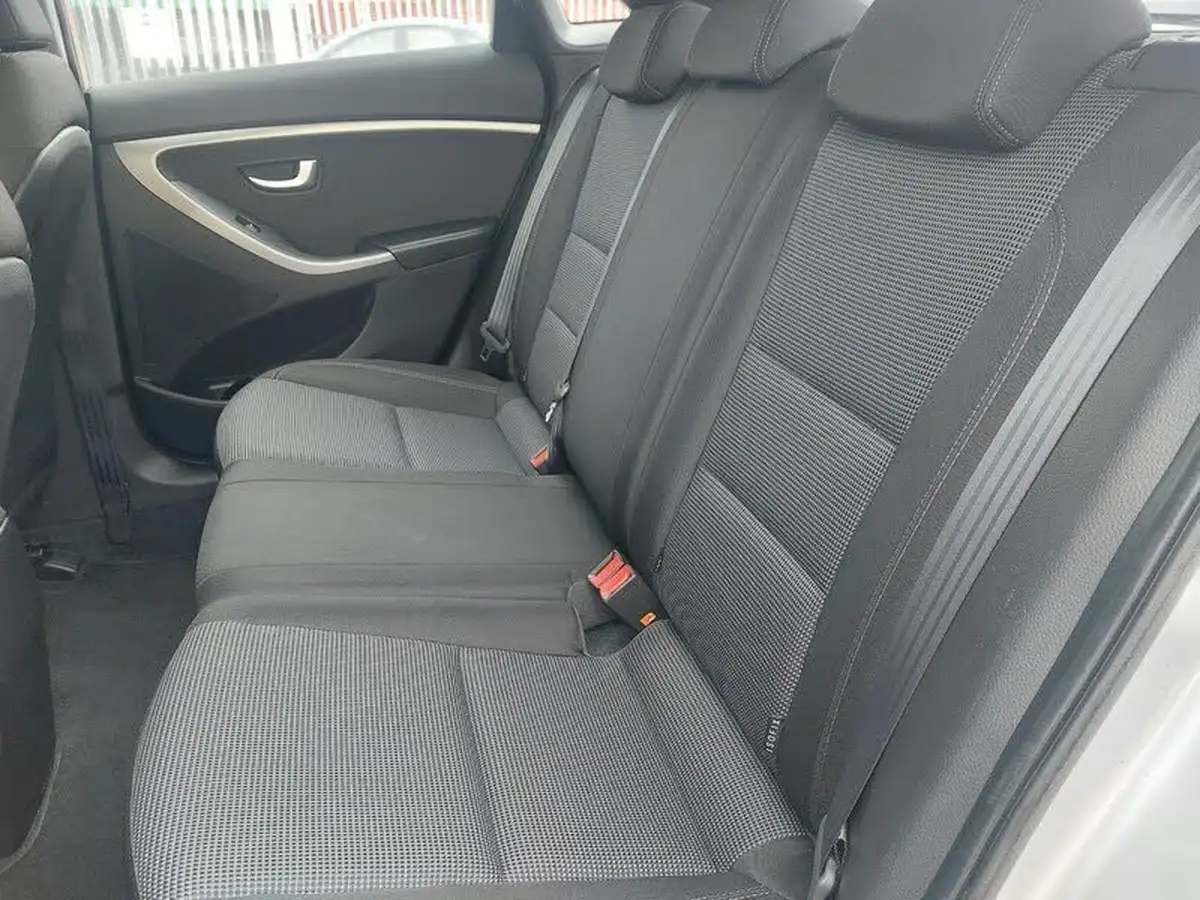 2012-hyundai-i30-14-active-5d-big-13