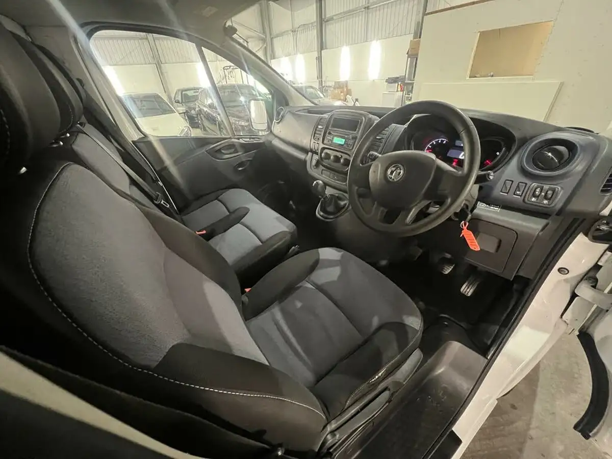 2017-vauxhall-vivaro-16cdti-2900-l1h1-95pseu6-ss-ecoflex-panel-van-big-7