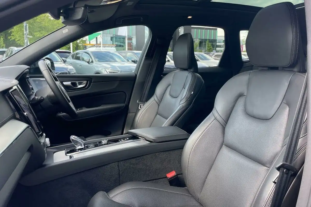 2024-volvo-xc60-20-t8-ultra-black-edition-big-26