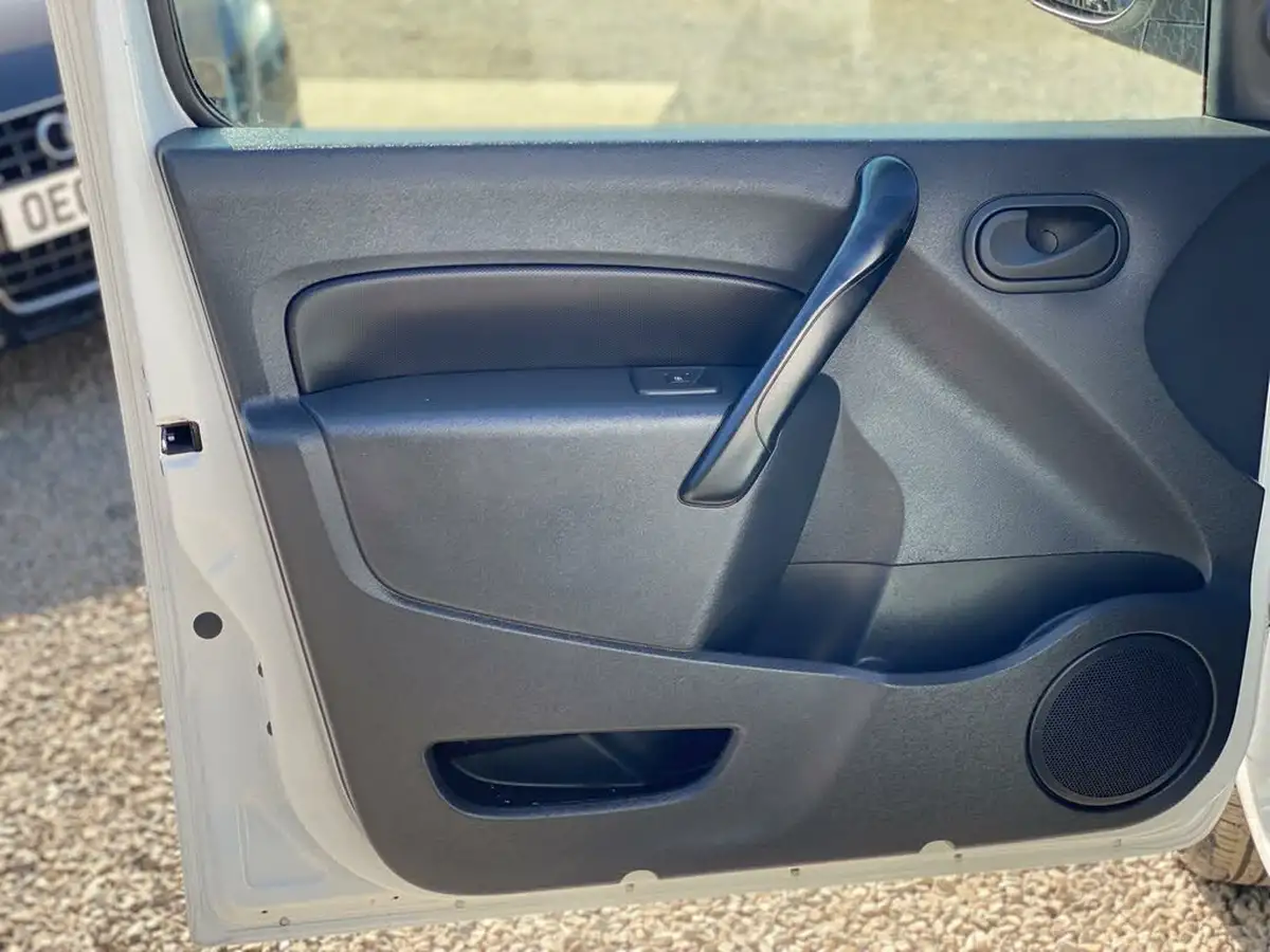 2015-renault-kangoo-15td-ml19-dci-75-business-panel-big-48