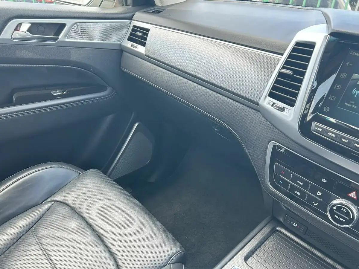 2023-kgm-ssangyong-rexton-22td-ultimate-big-36