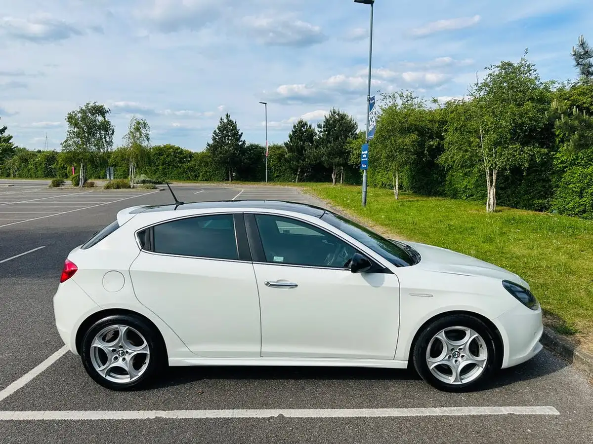 2016-alfa-romeo-giulietta-14-tb-collezione-alfa-tct-big-13