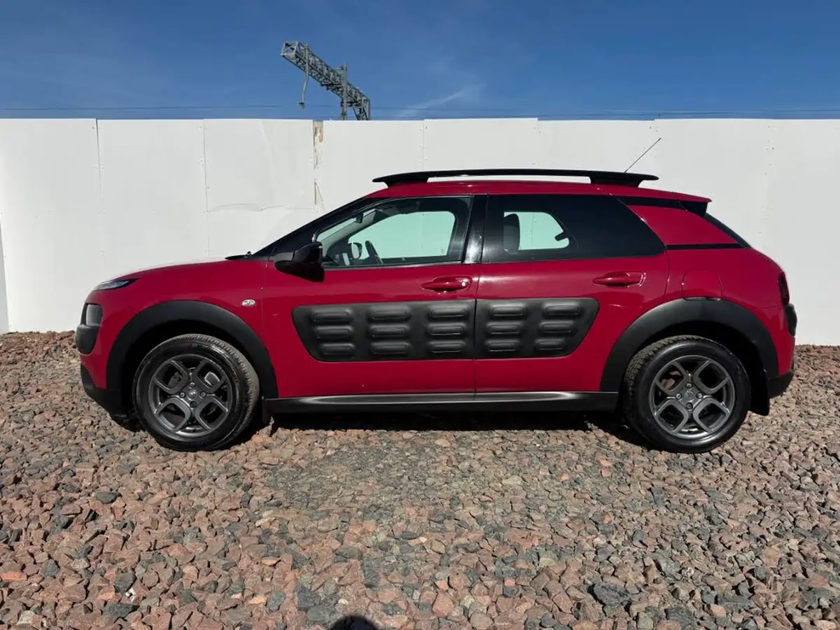 2016-citroen-c4-cactus-16bluehdi-feel-big-8