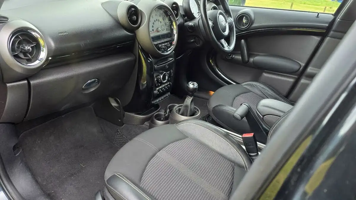 2011-mini-countryman-16-cooper-pepper-big-15