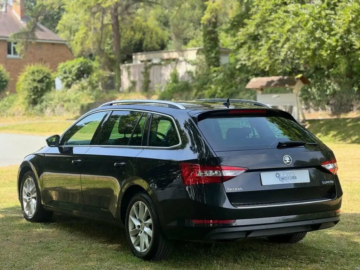 2018-skoda-superb-20tdi-scr-se-technology-estate-dsg-big-7