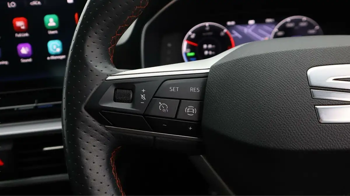 2021-seat-leon-14-e-hybrid-fr-hatchback-big-24