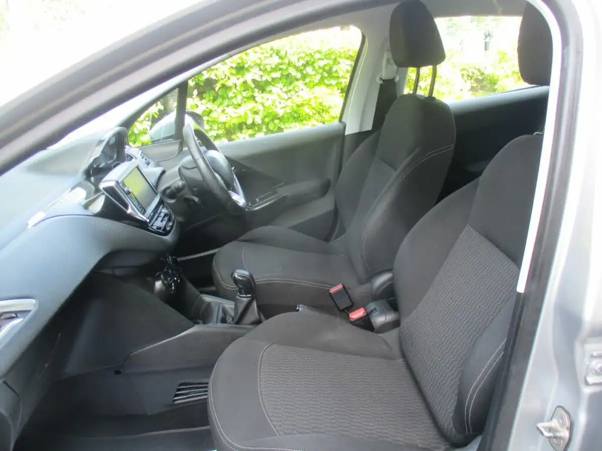 2017-peugeot-208-12-puretech-active-82bhp-5d-big-28