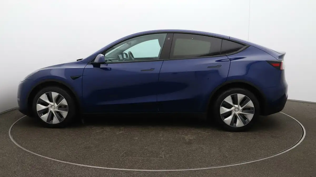 2022-tesla-model-y-e-long-range-big-64