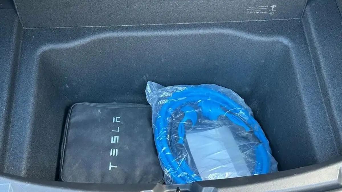 2020-tesla-model-3-e-long-range-big-17