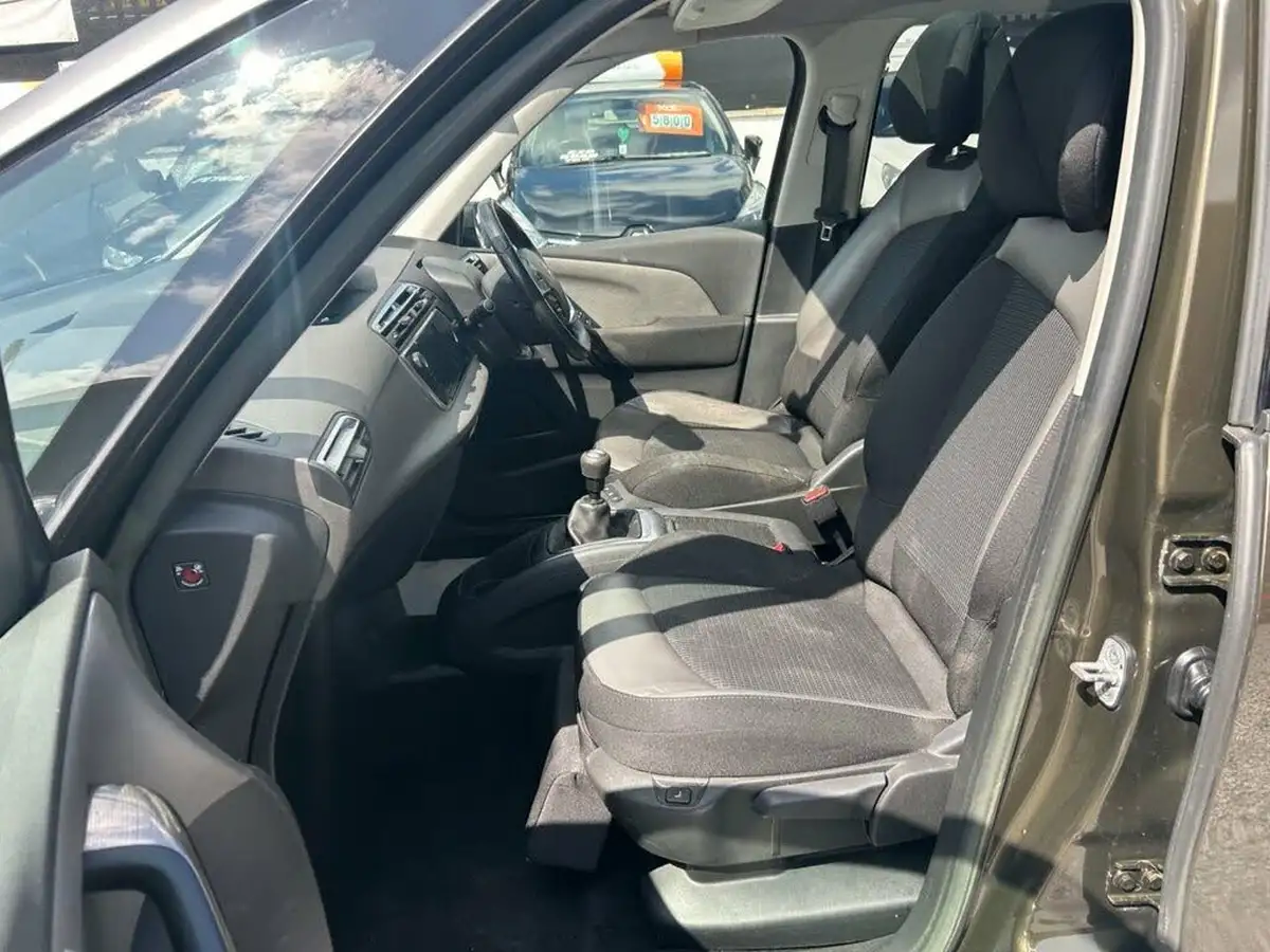 2014-citroen-grand-c4-picasso-16e-hdi-exclusive-big-23