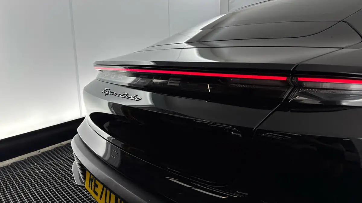 2020-porsche-taycan-e-turbo-big-26
