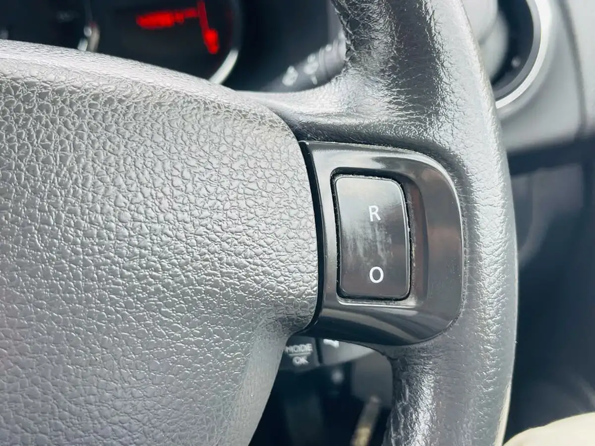 2015-dacia-logan-mcv-15dci-laureate-big-32