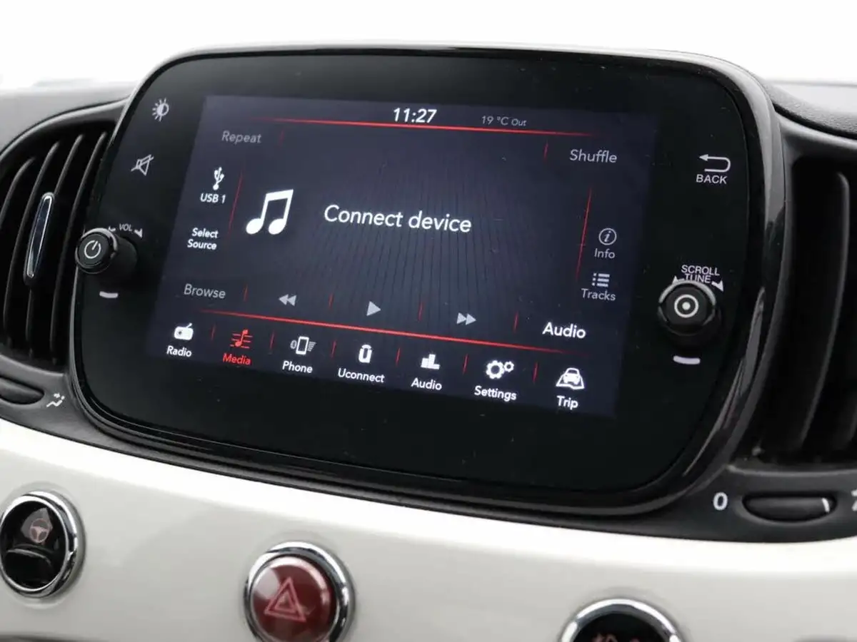 2022-fiat-500-10-dolcevita-big-20