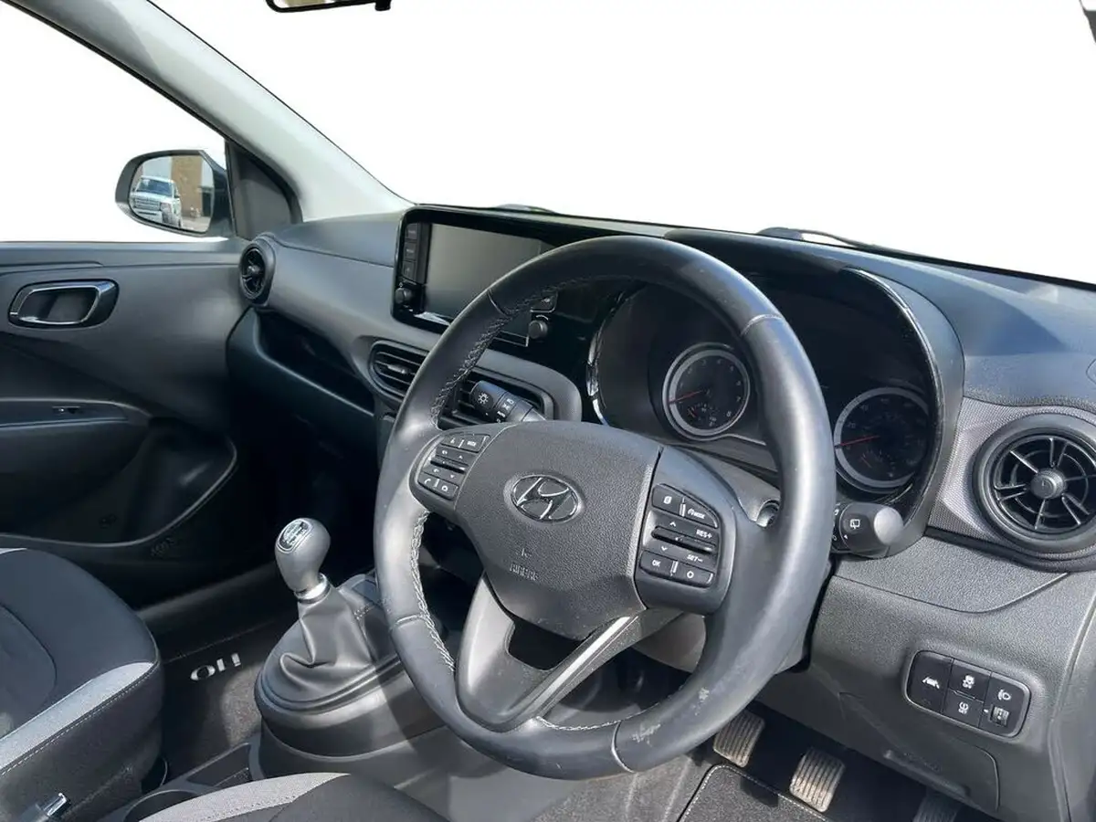 2021-hyundai-i10-10-se-connect-big-14