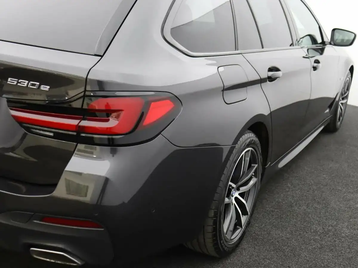 2022-bmw-5-series-20-530e-m-sport-touring-5d-big-51