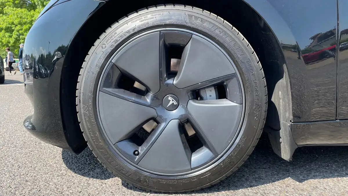 2021-tesla-model-3-e-long-range-awd-big-16