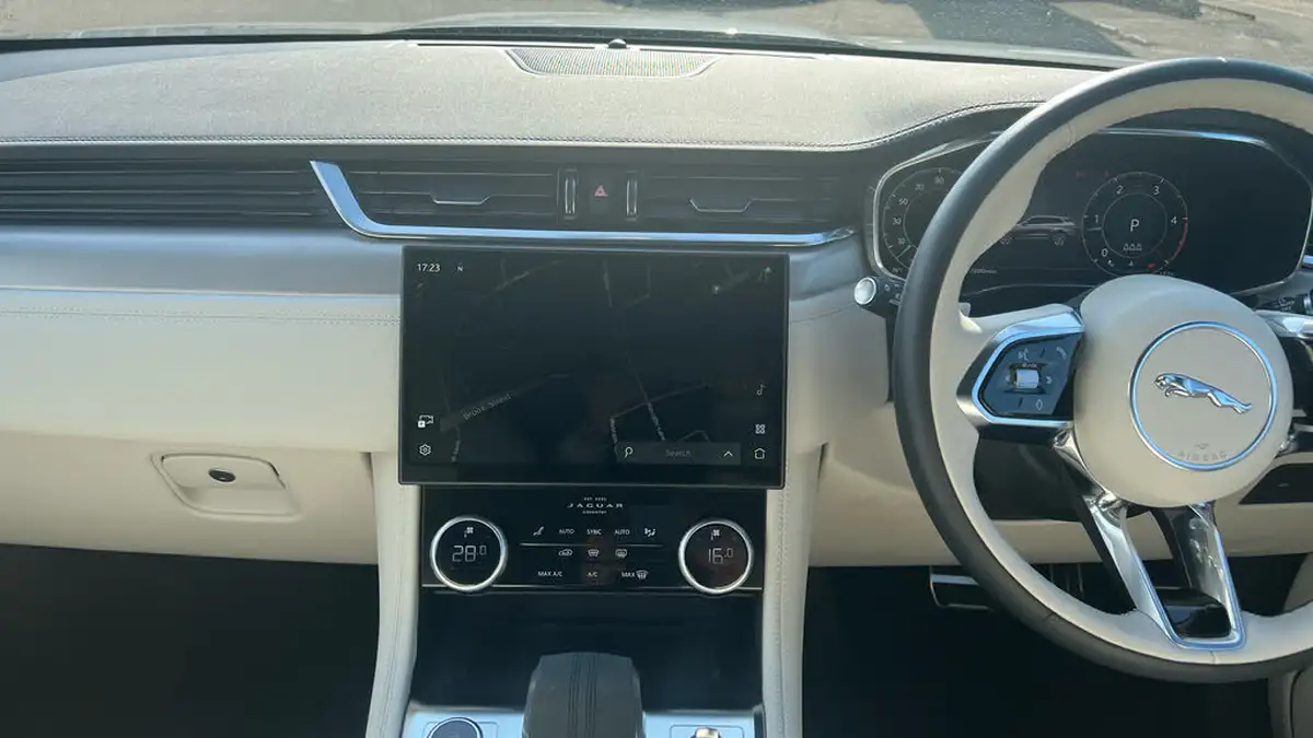 2023-jaguar-f-pace-20-d200-r-dynamic-se-black-big-23