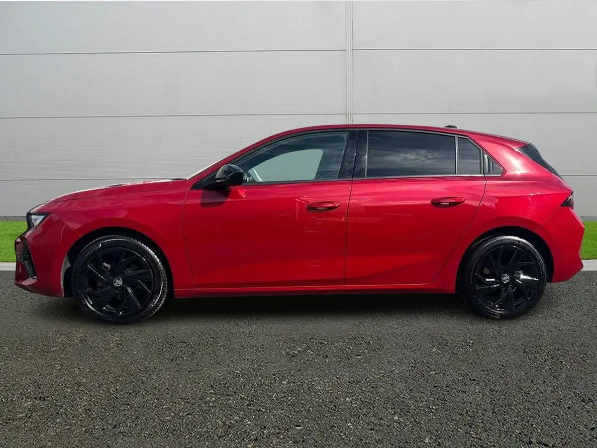 2023-vauxhall-astra-big-3