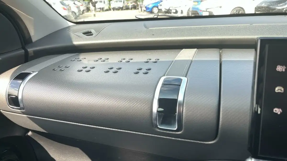 2016-citroen-c4-cactus-12-puretech-touch-big-30