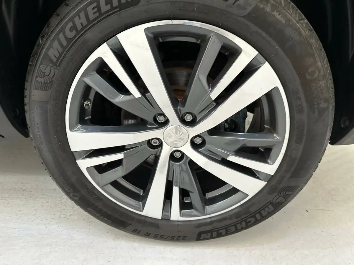 2023-peugeot-5008-suv-12-puretech-allure-premium-eat8-big-30
