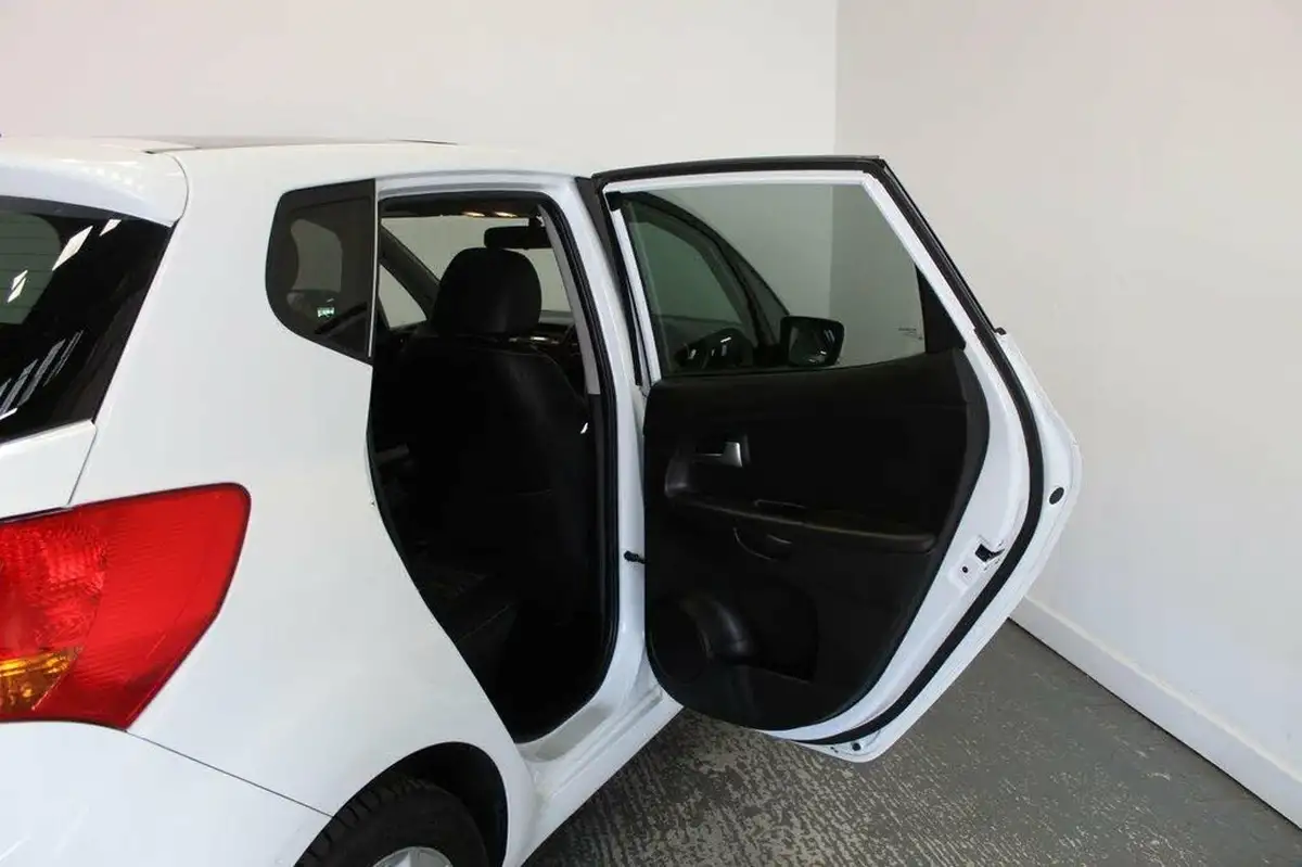 2011-kia-venga-16-3-auto-big-19