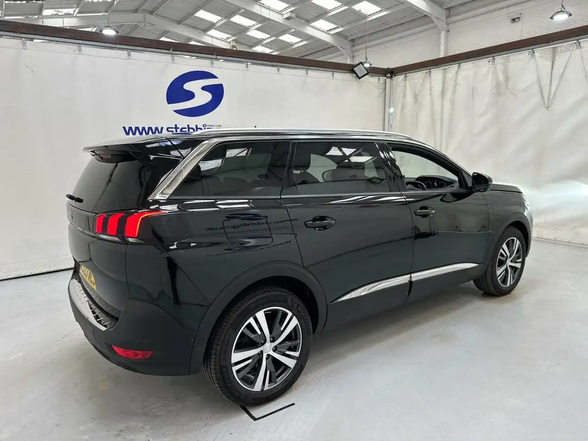 2023-peugeot-5008-suv-12-puretech-allure-premium-eat8-big-6