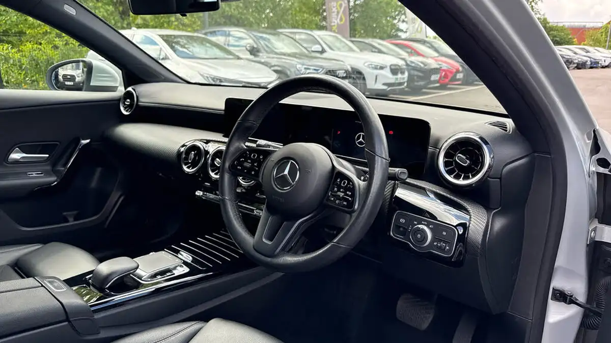 2018-mercedes-benz-a-class-15d-a180d-se-116ps-ss-7g-dct-big-8