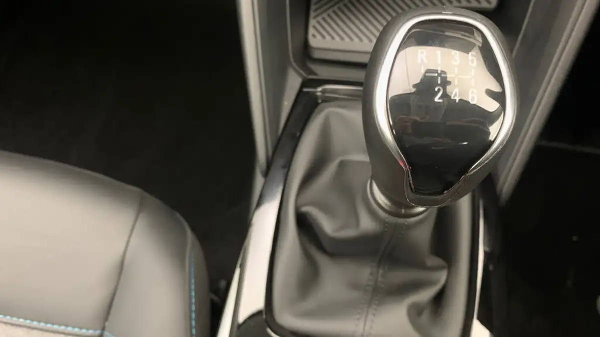 2023-citroen-c4-12-puretech-sense-big-28