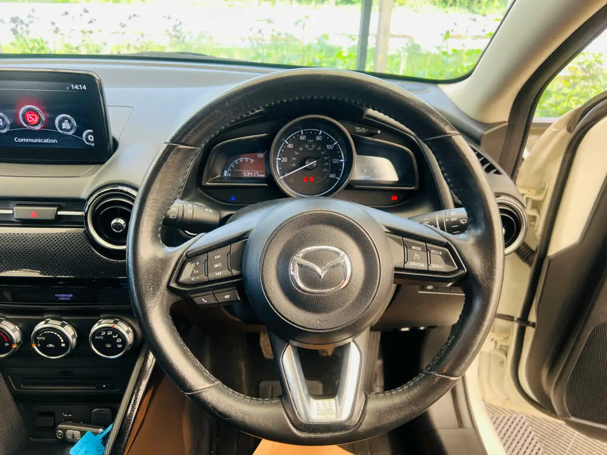 2019-mazda-mazda2-15-se-l-nav-big-10