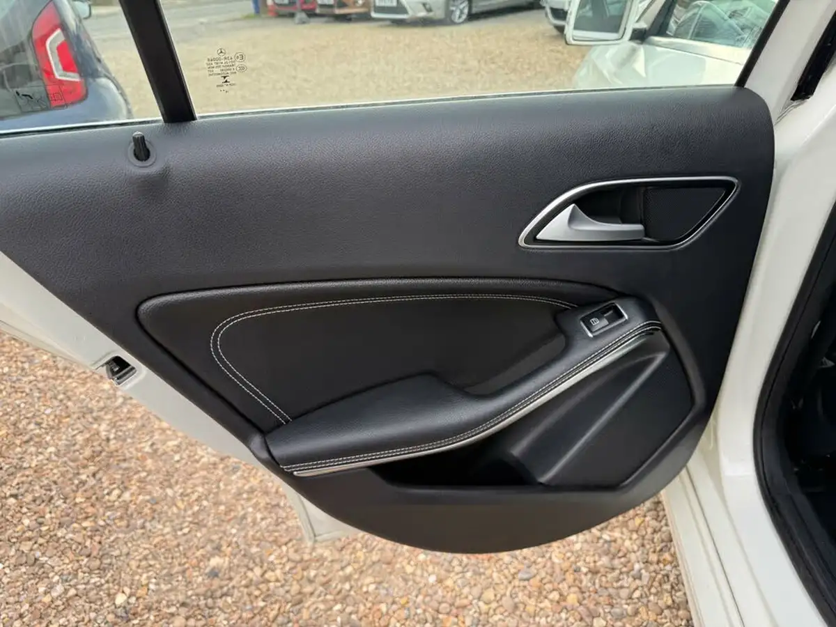 2016-mercedes-benz-a-class-15d-a180d-sport-executivess-7g-dct-big-61