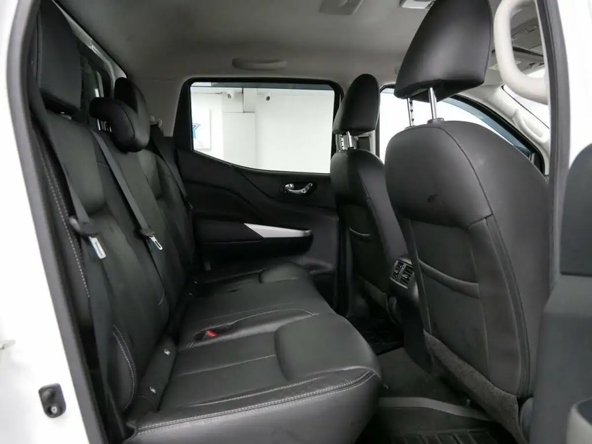 2021-nissan-navara-23dci-tt-tekna-8-navileather-auto-big-30