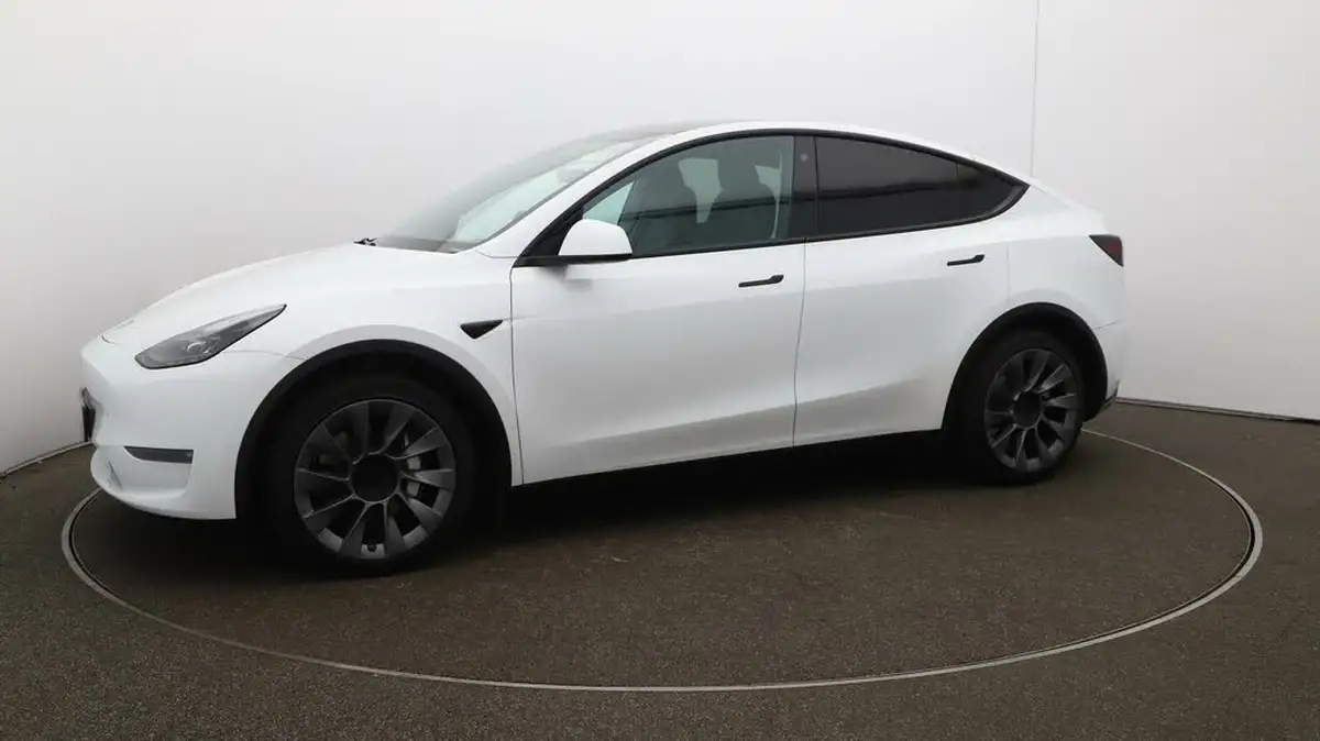 2023-tesla-model-y-e-long-range-big-64