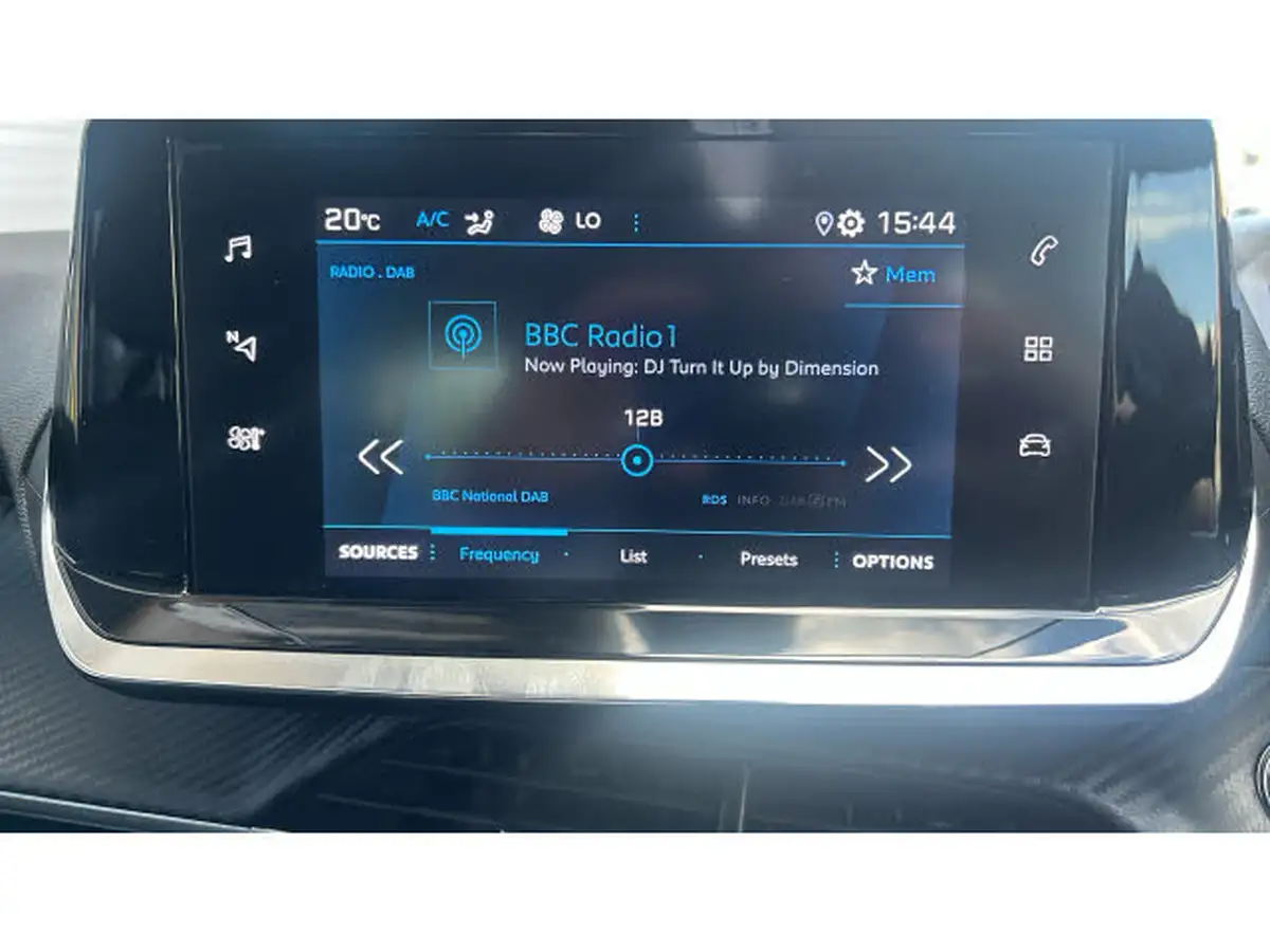 2021-peugeot-208-12-puretech-allure-premium-100bhp-big-20