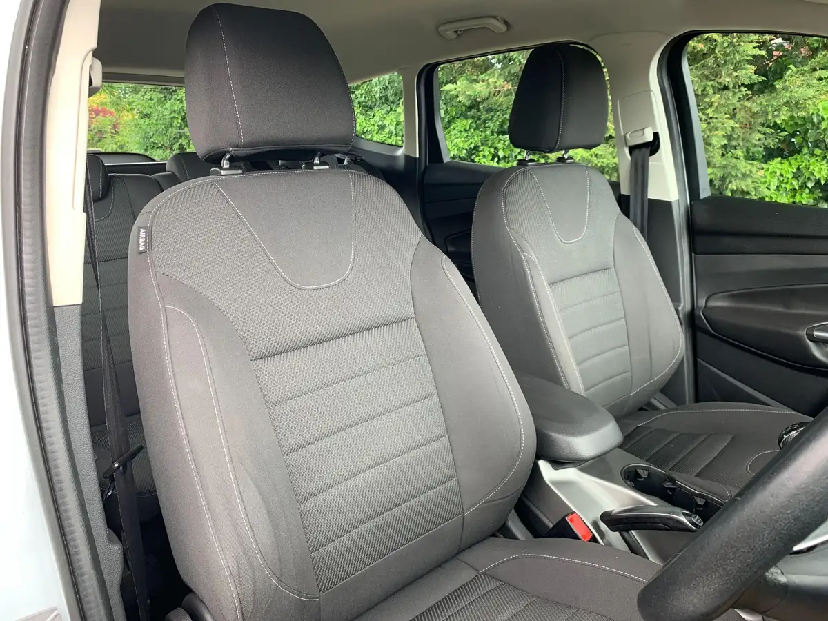 2013-ford-kuga-20tdci-zetec-big-11