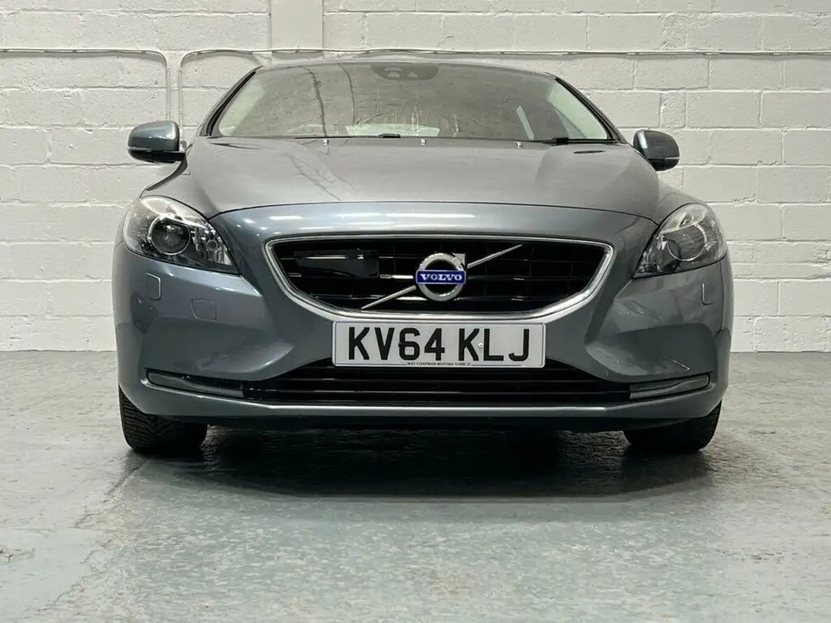 2014-volvo-v40-20td-d3-se-lux-big-43