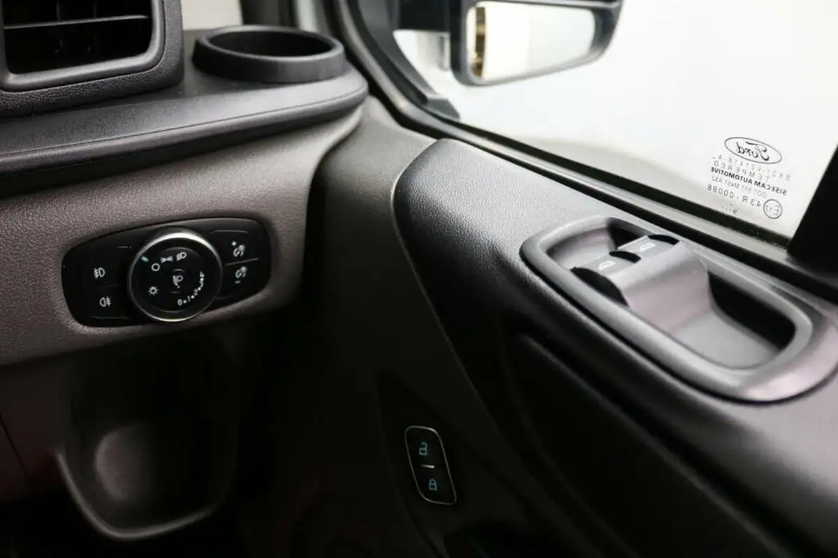2020-ford-transit-custom-20tdci-280-l1h1-leader-105pseu6dt-panel-van-big-50